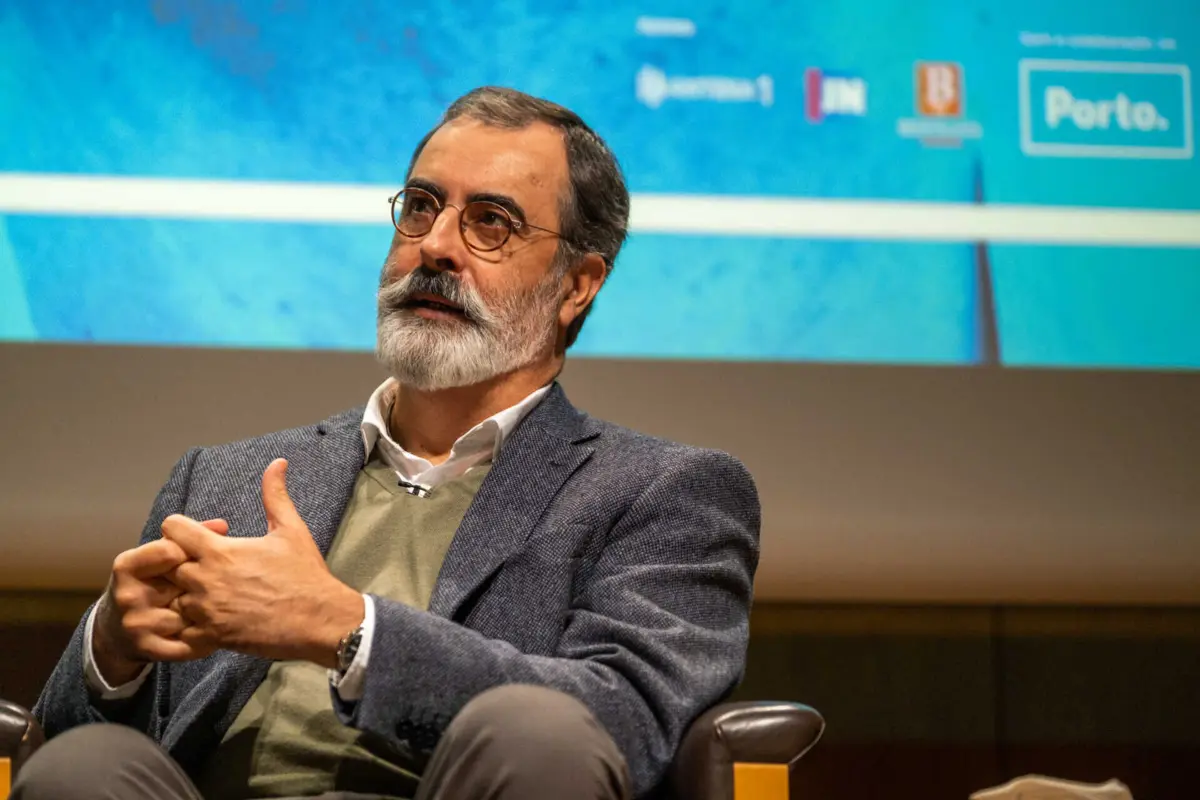 "Os professores do ensino secundário e universitário têm sido os grandes paladinos de Camões e merecem toda a nossa gratidão", diz Frederico Lourenço