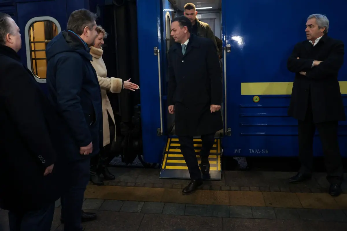 Luís Montenegro e Nuno Melo desembarcaram na estação ferroviária de Kiev de manhã