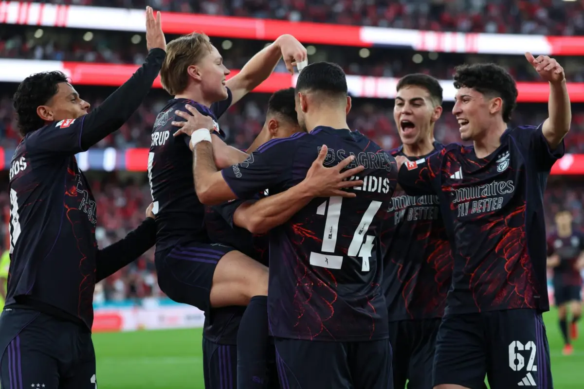 Encarnados festejam golo na Luz