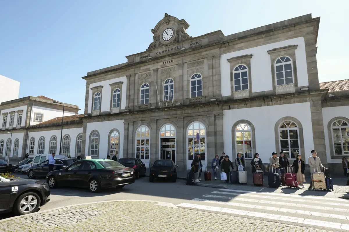 A linha de alta velocidade Lisboa-Porto deverá ligar as duas principais cidades do país em cerca de uma hora e 15 minutos, com paragens possíveis em Gaia, Aveiro, Coimbra e Leiria