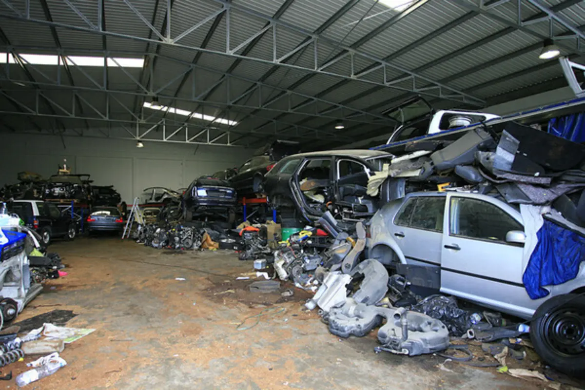 Maioria dos automóveis roubados são desmantelados e peças vendidas no mercado negro