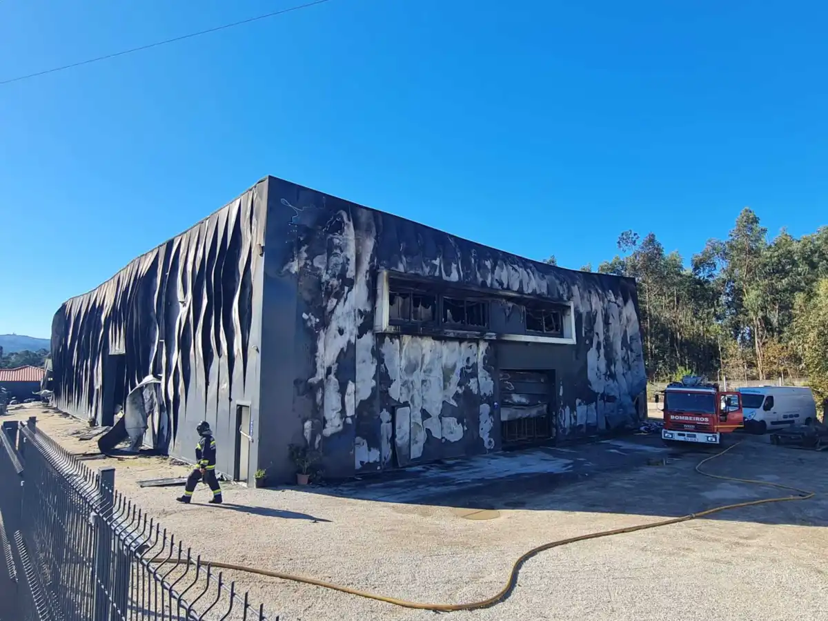 Imagem de contexto do artigo Lavandaria que emprega mais de 50 pessoas destruída pelo fogo em Amares