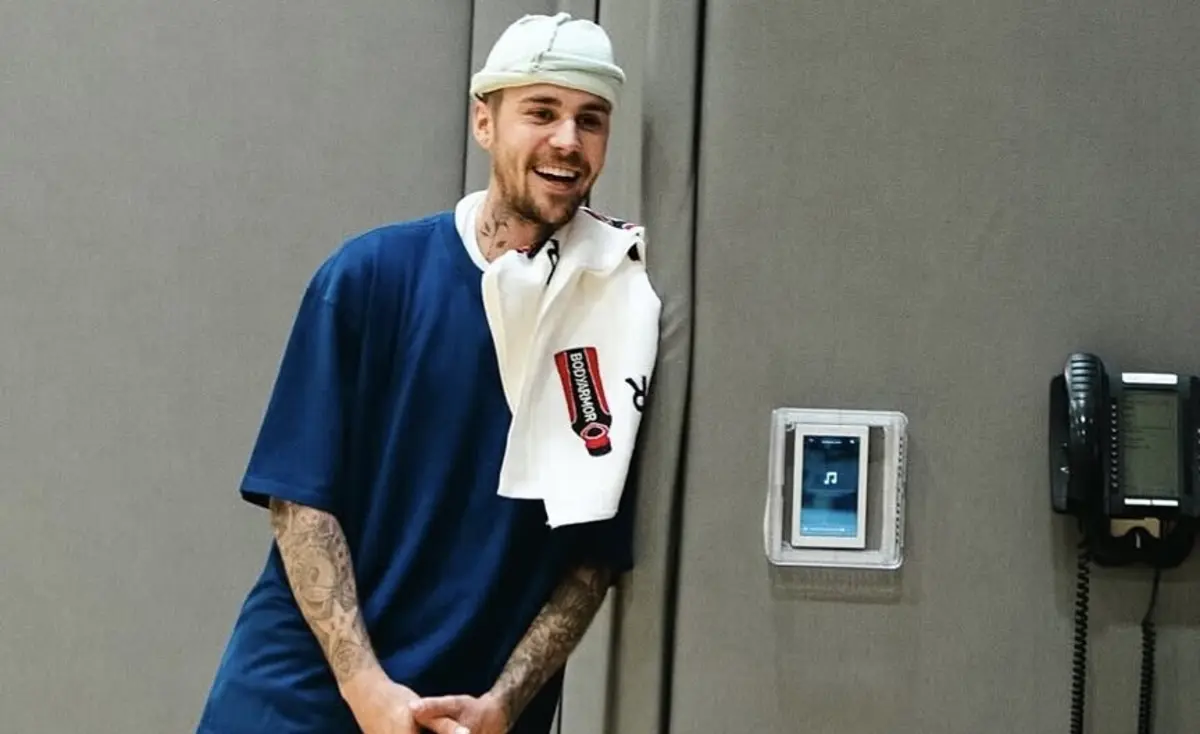 Representante garante que o cantor está dedicado ao trabalho e passa madrugadas no estúdio a gravar um novo álbum