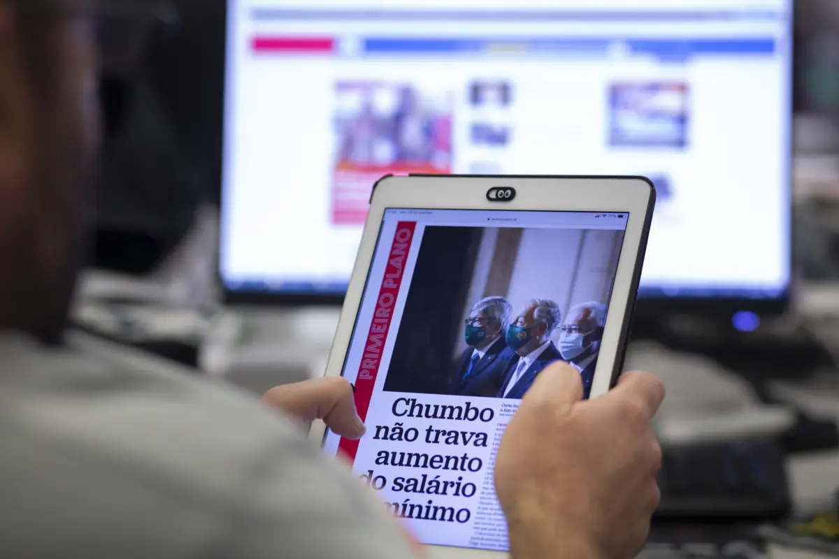 Imagem de contexto do artigo Jovens com acesso grátis a jornais online. Quem pode beneficiar da medida?