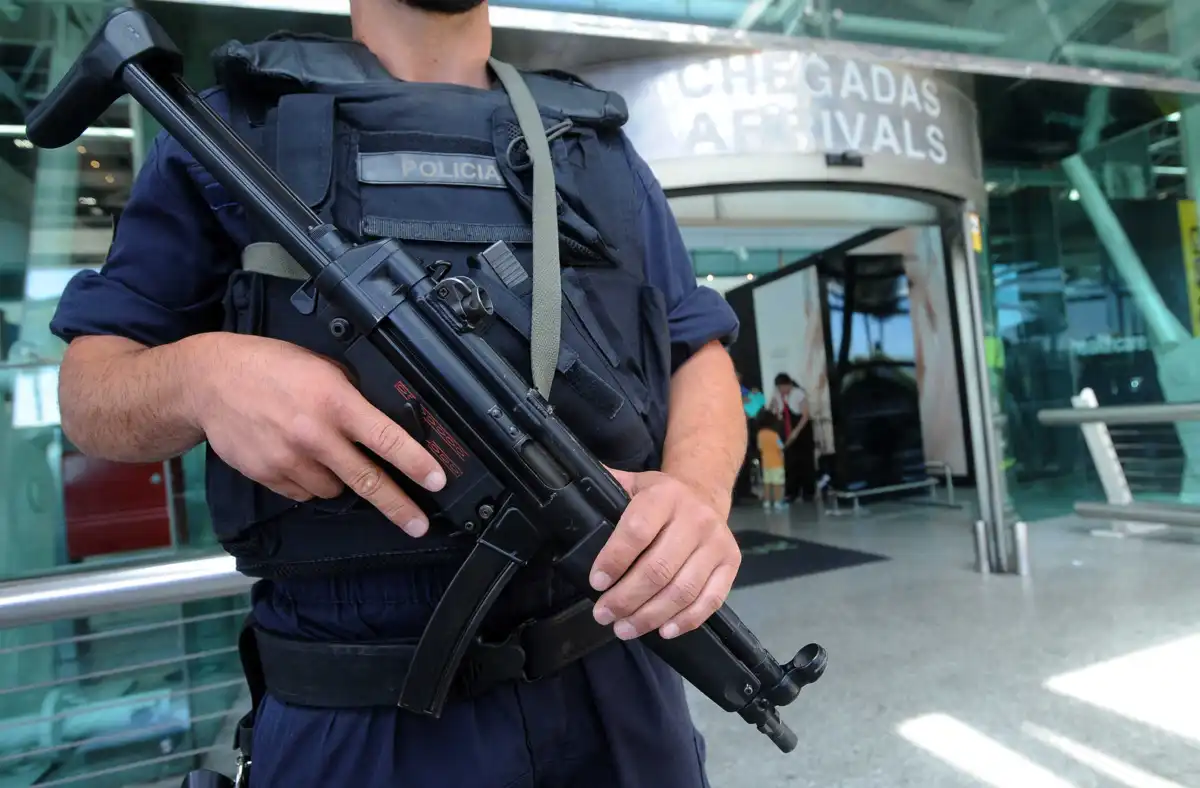 Suspeito foi detido no Aeroporto de Lisboa quando entrava em Portugal