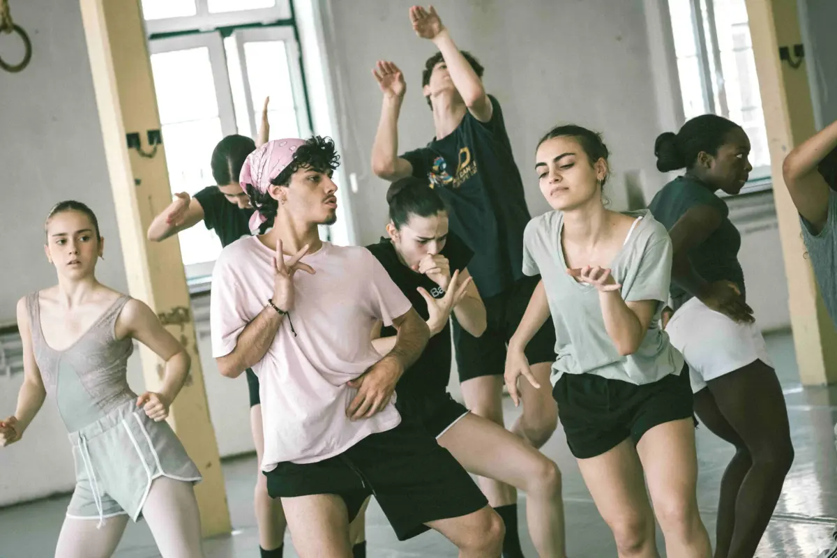 Doze alunos foram escolhidos entre 40 escolas de dança