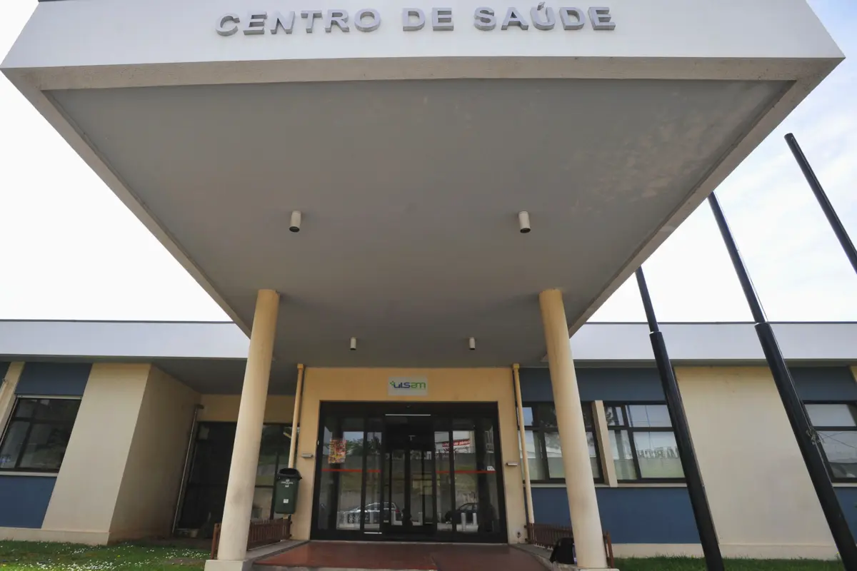 Profissionais e utentes foram retirados do local por segurança