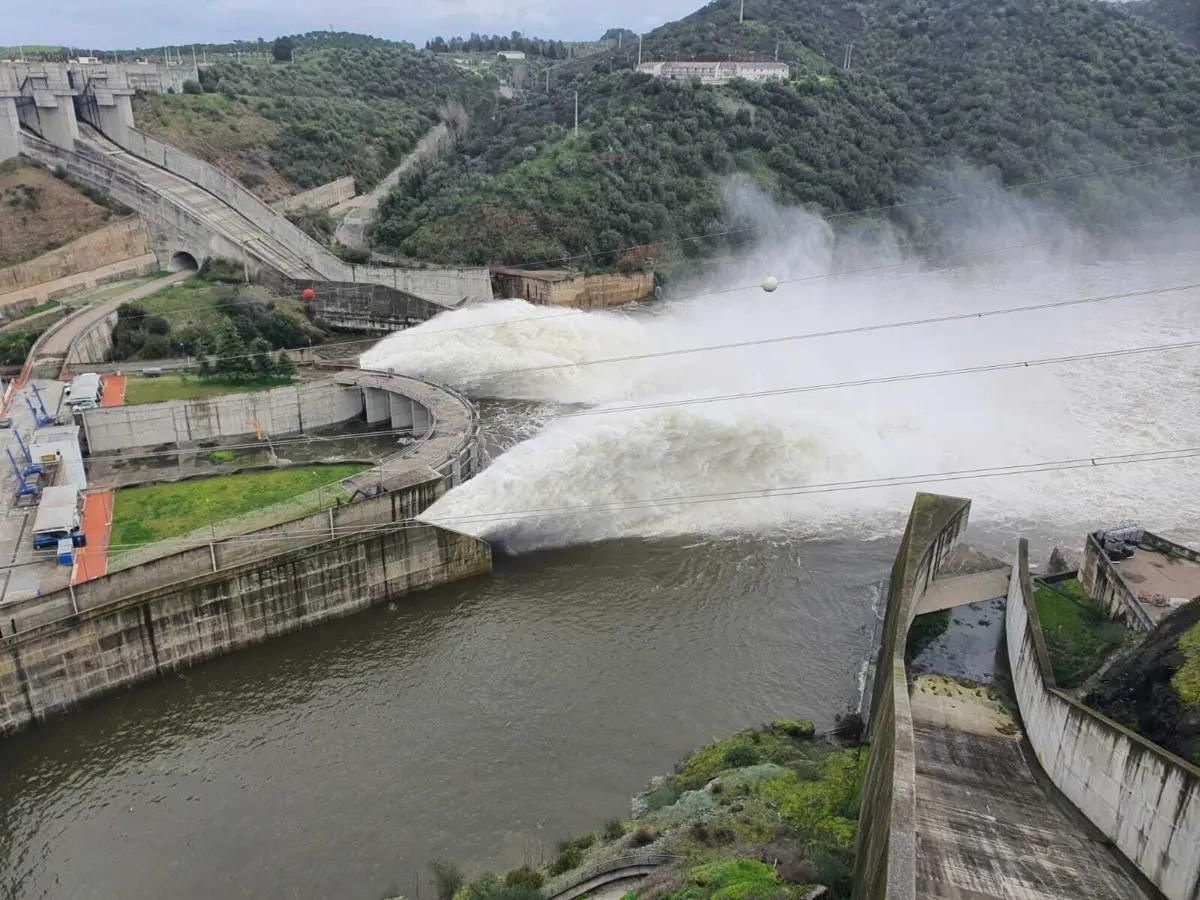 Barragem de Alqueva realizou nova descarga após noite de chuvas intensas