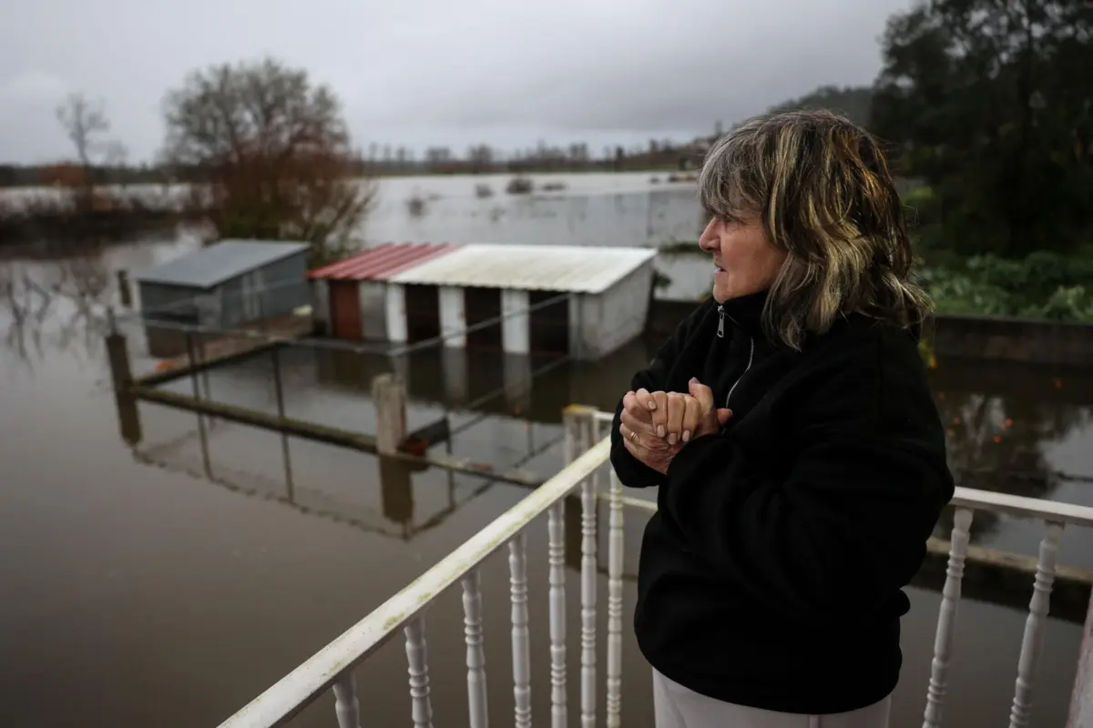 Imagem de contexto do artigo Com água acima da cintura, Lurdes volta a sofrer com cheias em Montemor-o-Velho