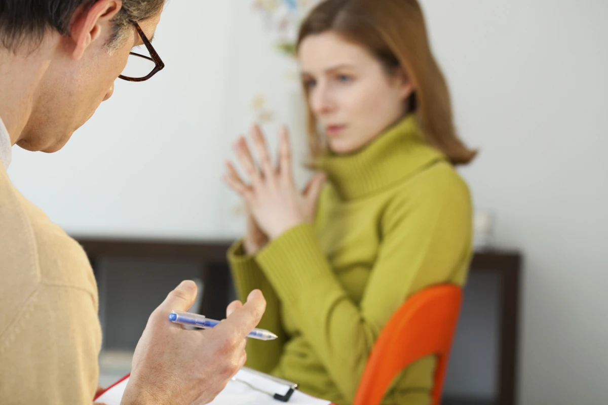 Jovens procuram cuidar da saúde mental, apesar de ainda haver “vergonha”