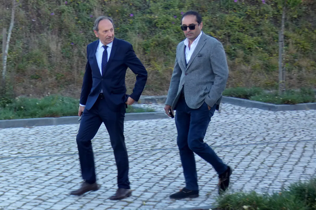 Fernando Valente e o advogado à chegada a tribunal