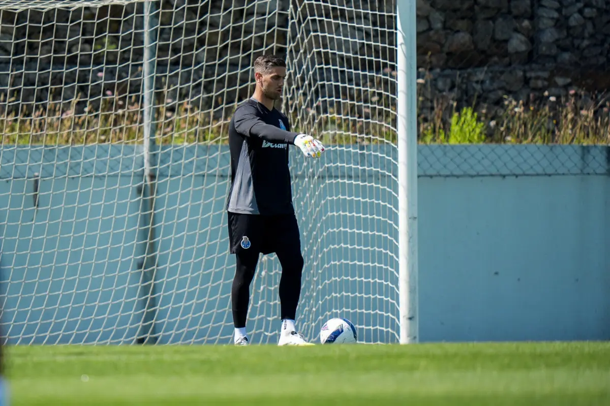 Cláudio Ramos foi o dono da baliza