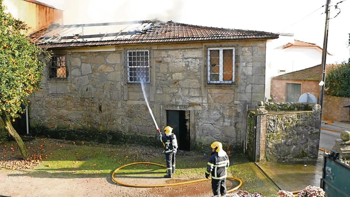 Interior da casa, situada na freguesia do Muro, ruiu na totalidade