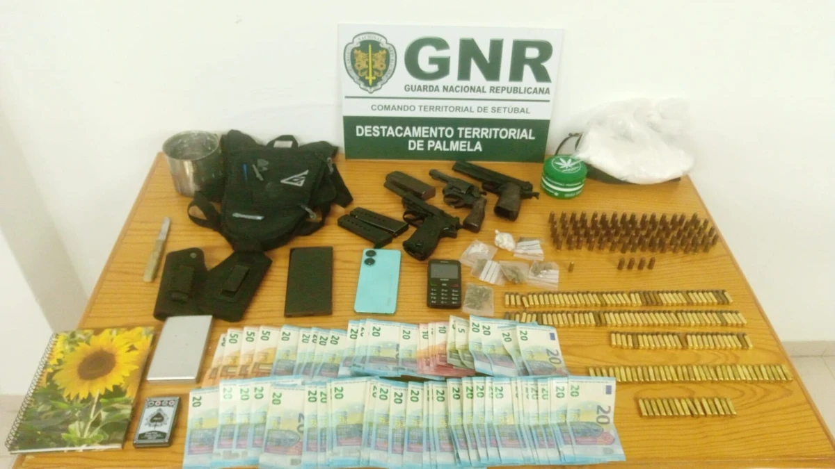 GNR deteve três pessoas e apreendeu droga, armas e munições
