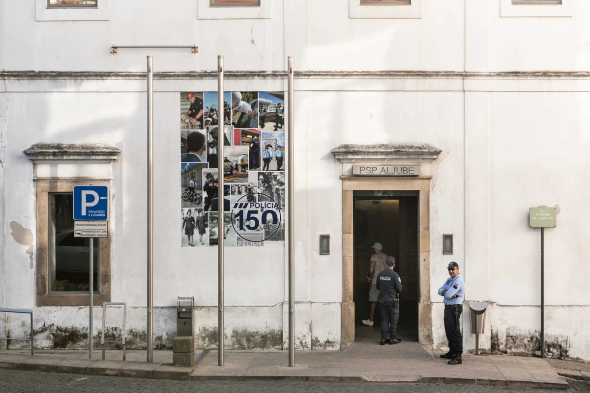 Agente, que presta funções no Comando do Porto e com 27 anos de carreira, não pagou peça íntima, que custava 4,99 euros