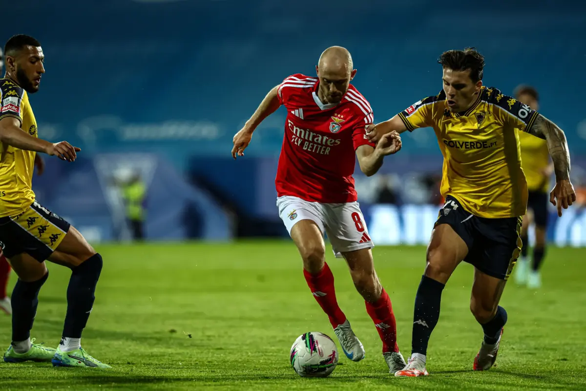 O Benfica venceu na Amoreira o Estoril