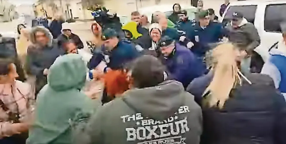 Companheiras do agressor e da vítimas foram agredidas por populares