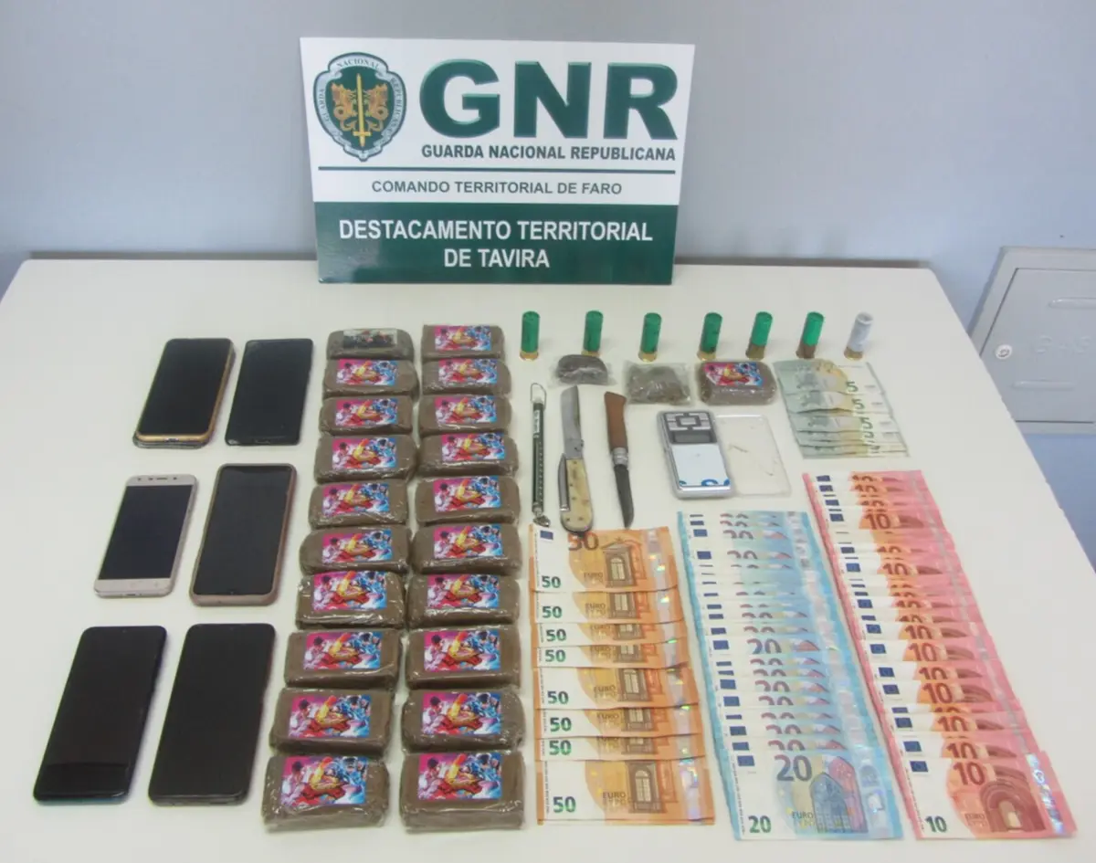 GNR apreendeu mais de 1800 euros e 4200 doses de droga