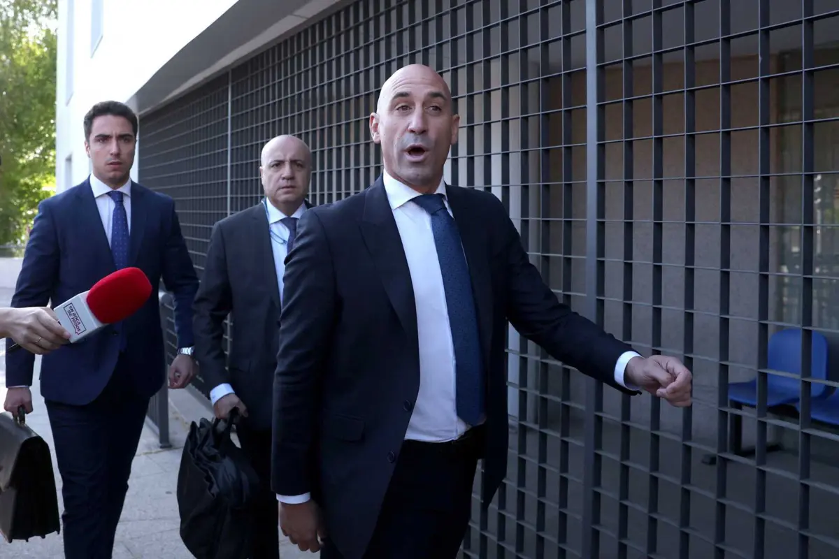 Luis Rubiales foi a tribunal em abril passado
