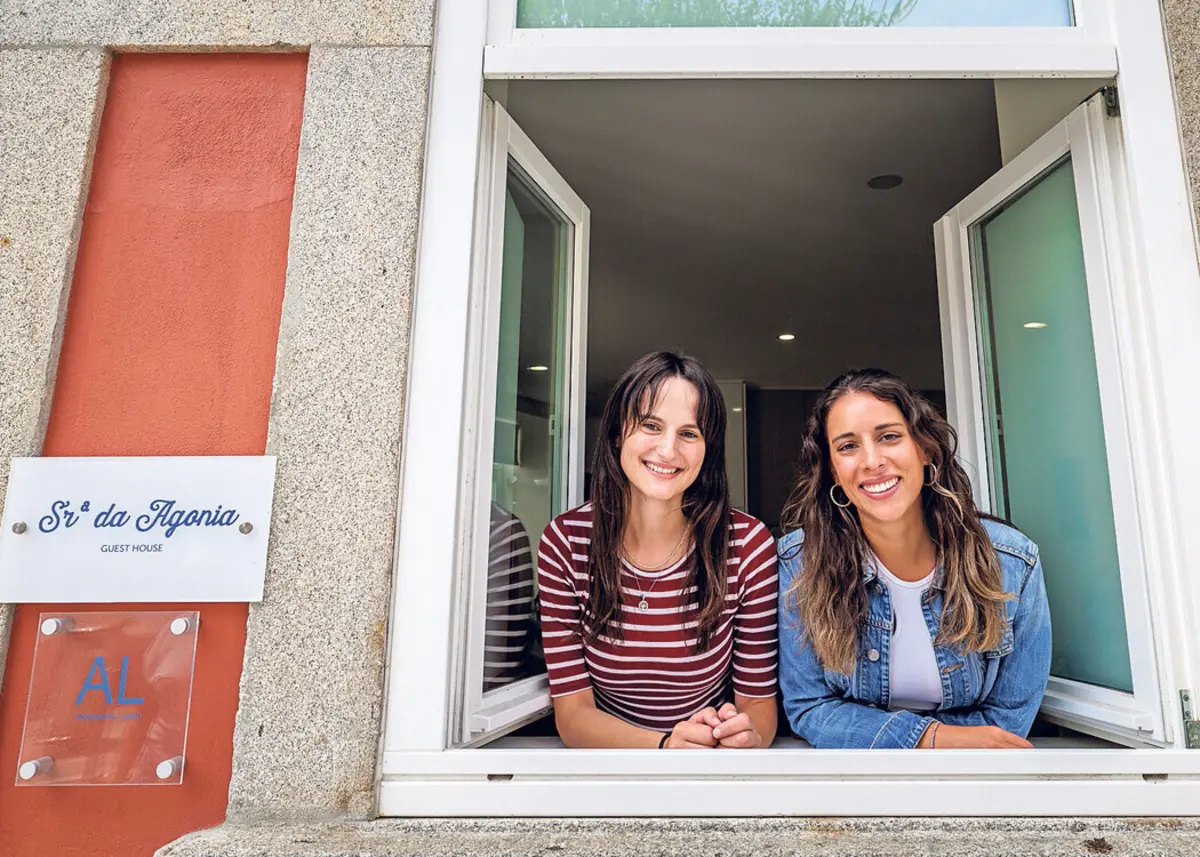 Raquel Carvalho e Jéssica Carvalho, gestoras de uma empresa de alojamento local, dizem que está tudo lotado para o período das festas