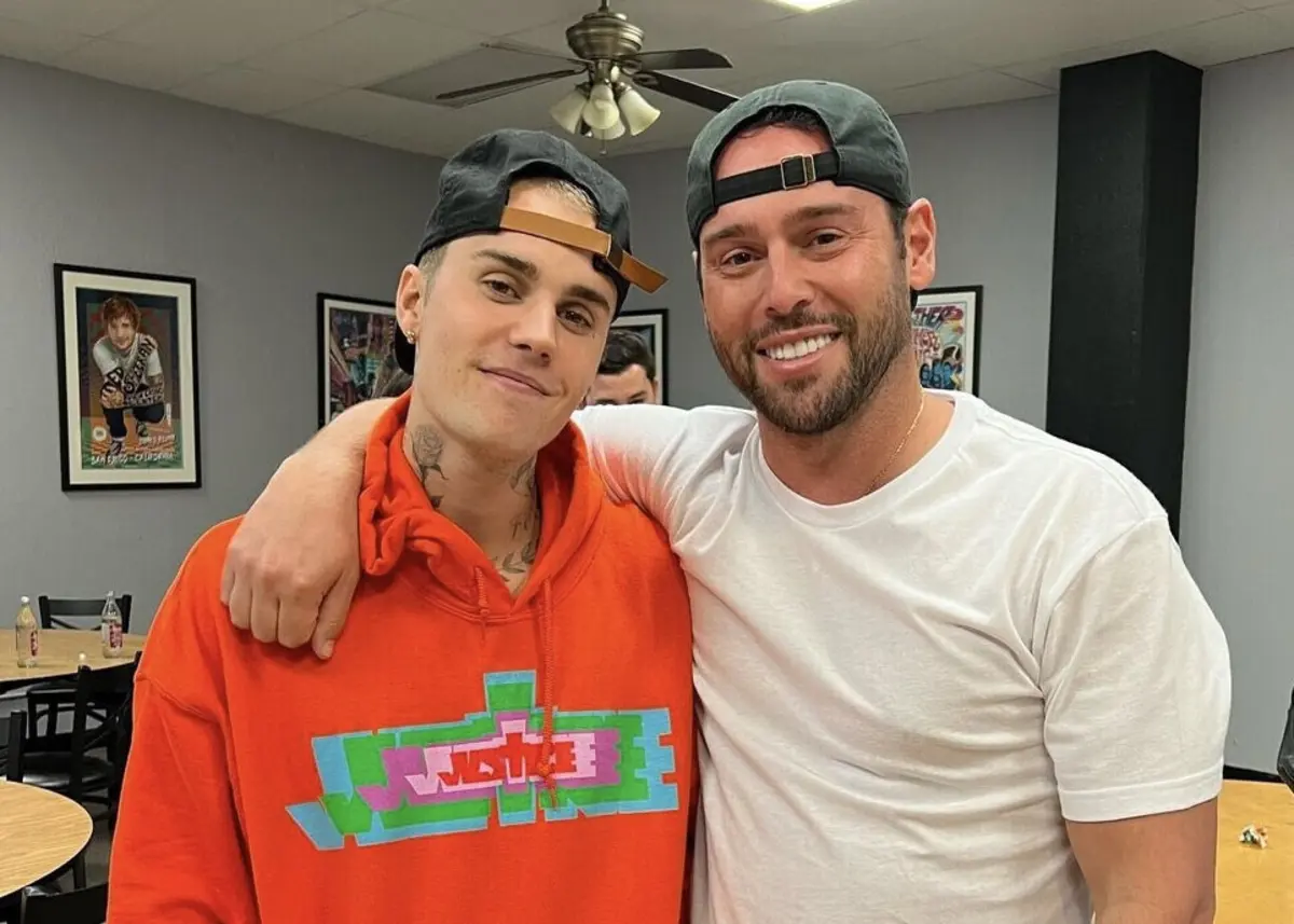 Justin Bieber e Scooter Braun tarabalharm juntos cerca de 15 anos