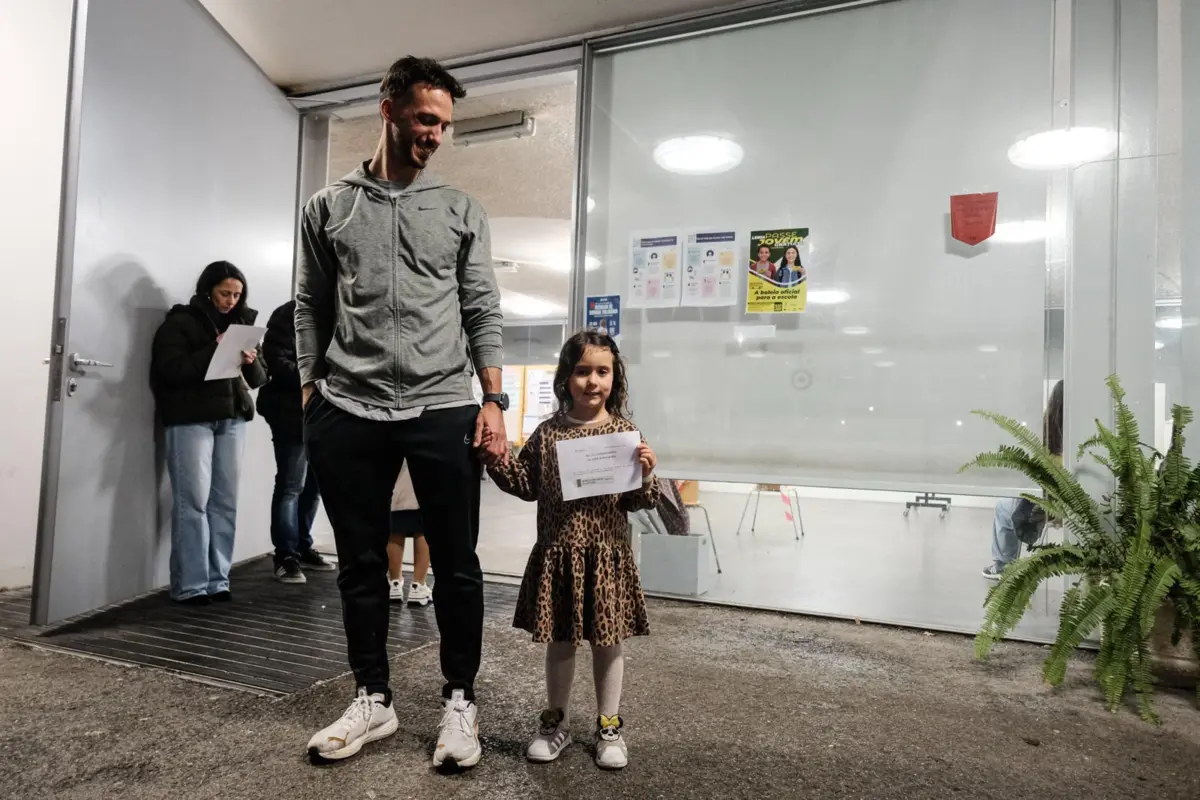 Apesar das difíceis condições, Rodrigo foi votar e levou a filha Margarida