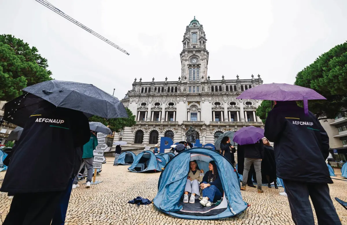 Nem a chuva impediu o protesto de avançar