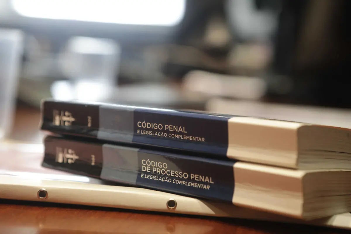 Imagem de contexto do artigo Ministério Público pede prisão efetiva para sete por burlas com automóveis de luxo