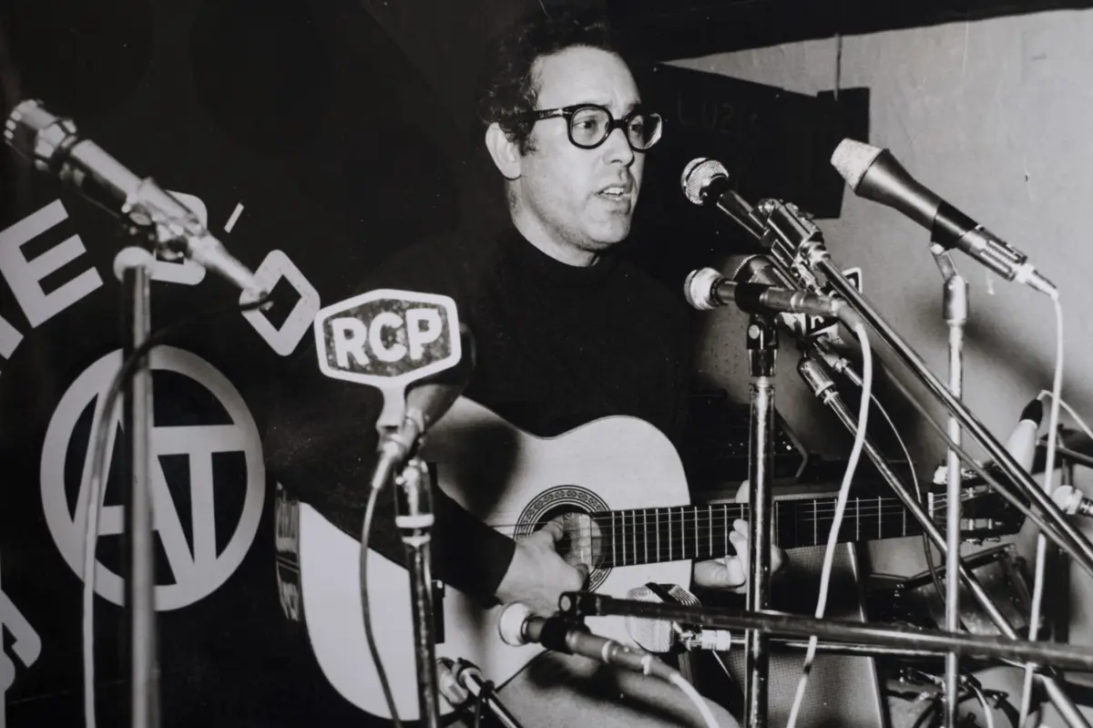 Zeca Afonso, autor do tema que foi senha do 25 de Abril