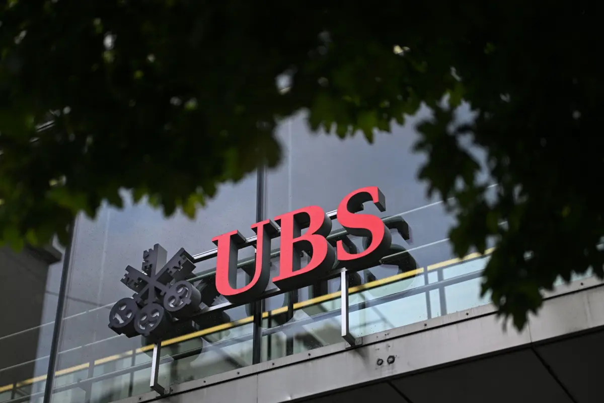 Grupo financeiro UBS concluiu a fusão histórica com o seu antigo rival Credit Suisse