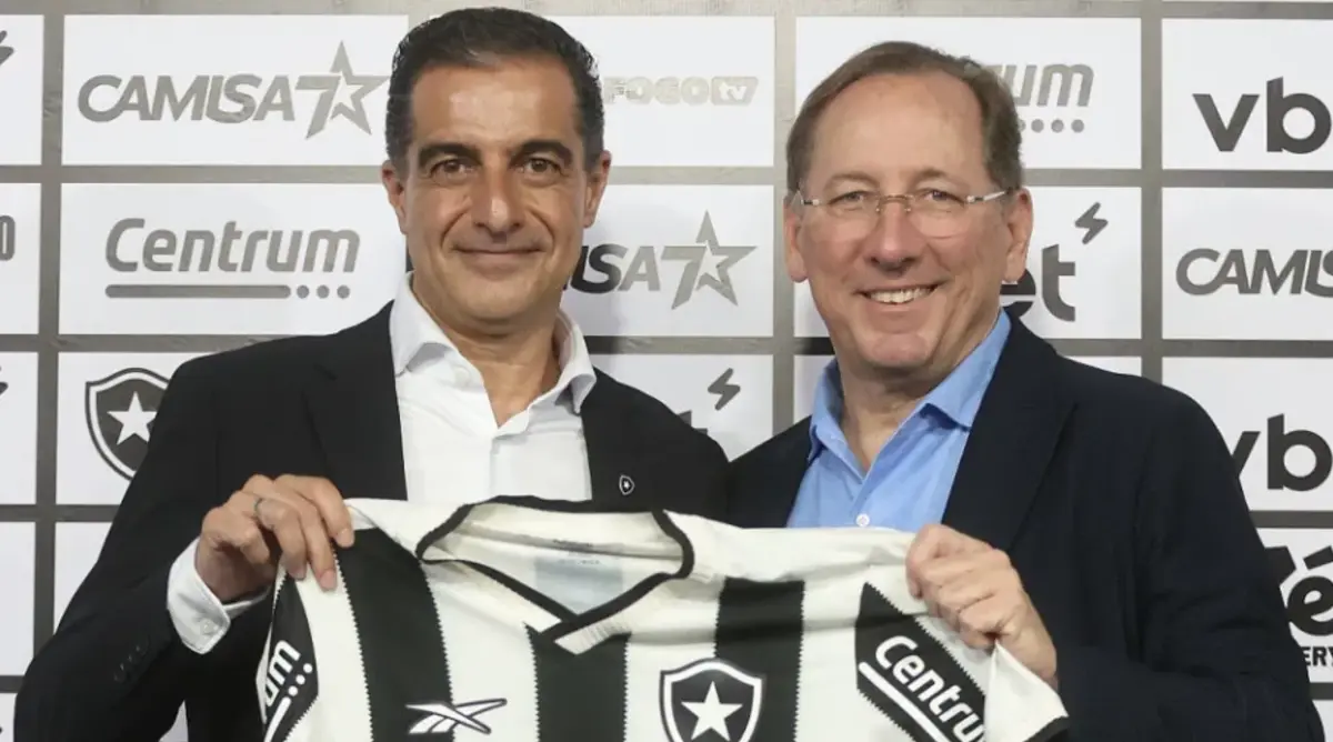 Renato Paiva assinou pelo Botafogo