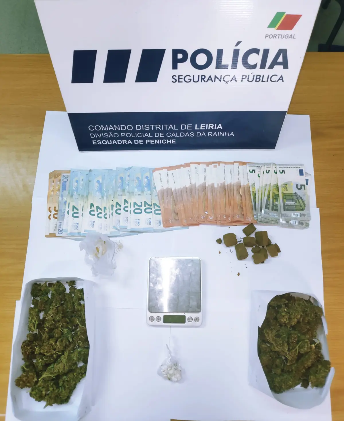 PSP deteve, em Peniche, jovem, que vendia droga na rua