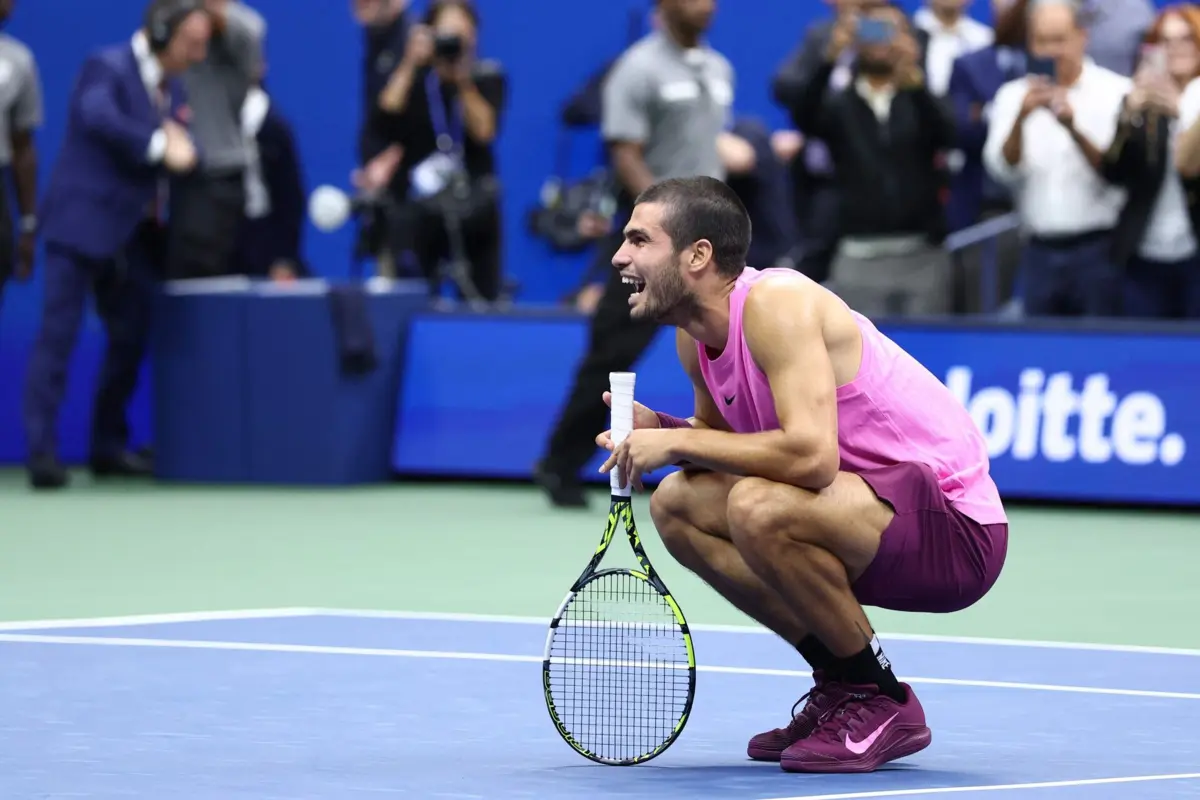Alcaraz festeja o triunfo sobre o rival