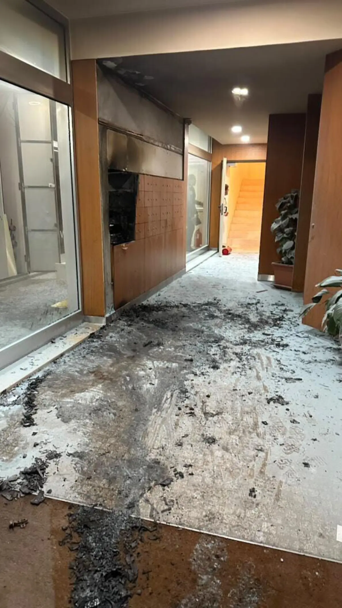 Fogo destruiu caixas de correio do prédio