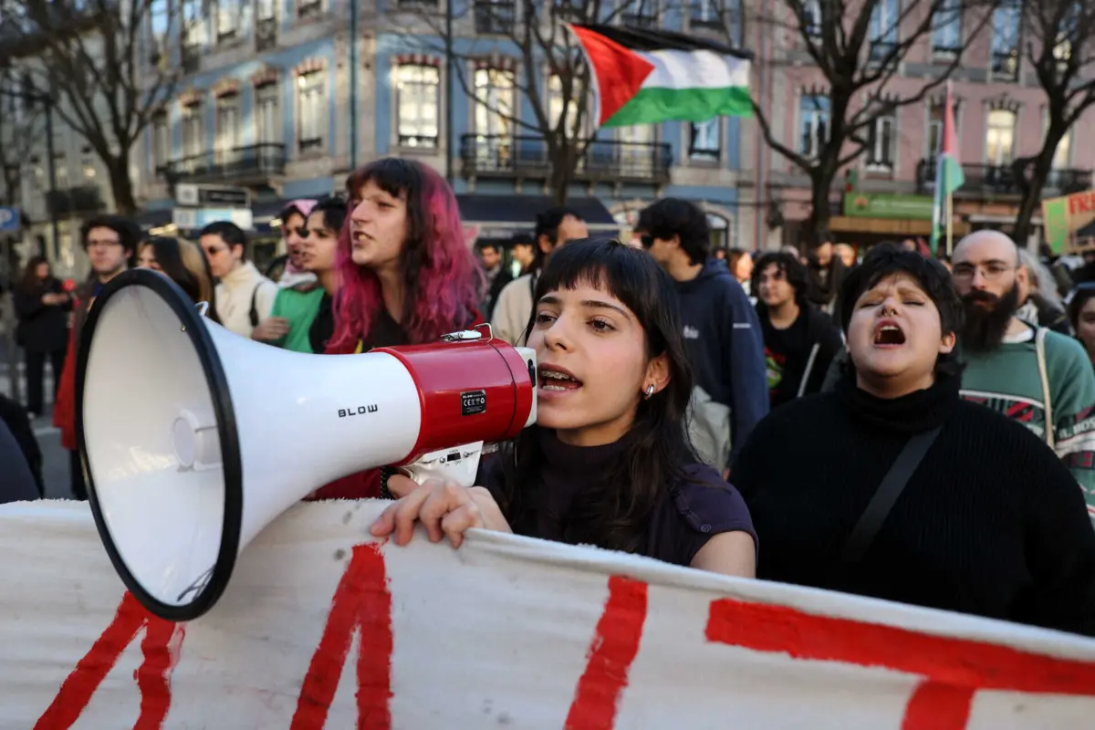 Protesto juntou cem em Lisboa mas milhares em 29 cidades europeias
