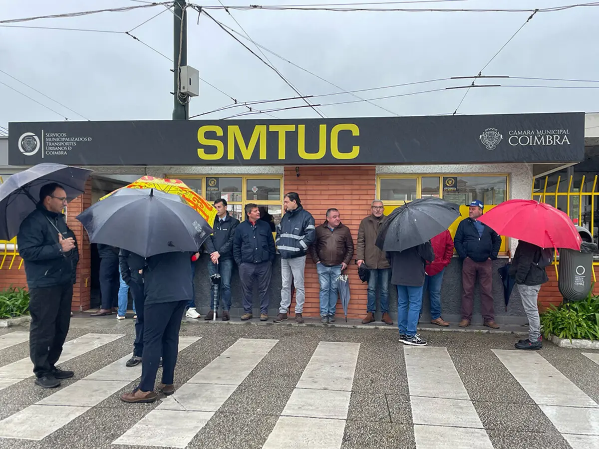 Trabalhadores concentraran-se junto à Guarda Inglesa