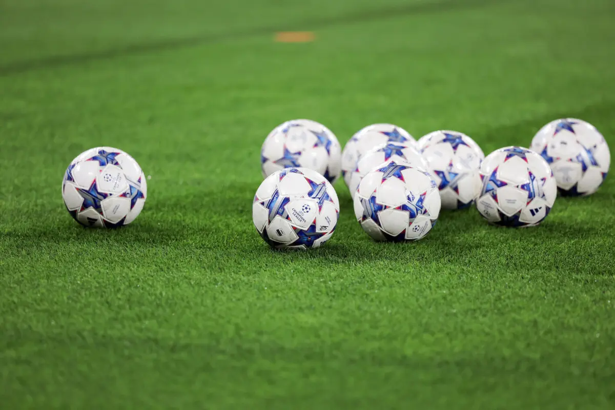 UEFA e FIFA acusadas de terem monopólio das competições de futebol