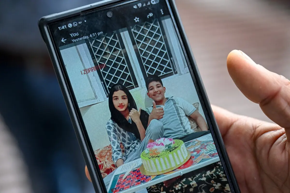 Os gémeos Zian Khan e Urwa Fatima, de 12 anos