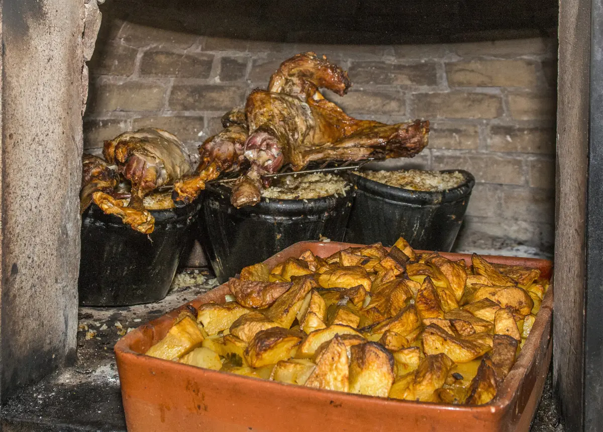 Anho assado com arroz do forno