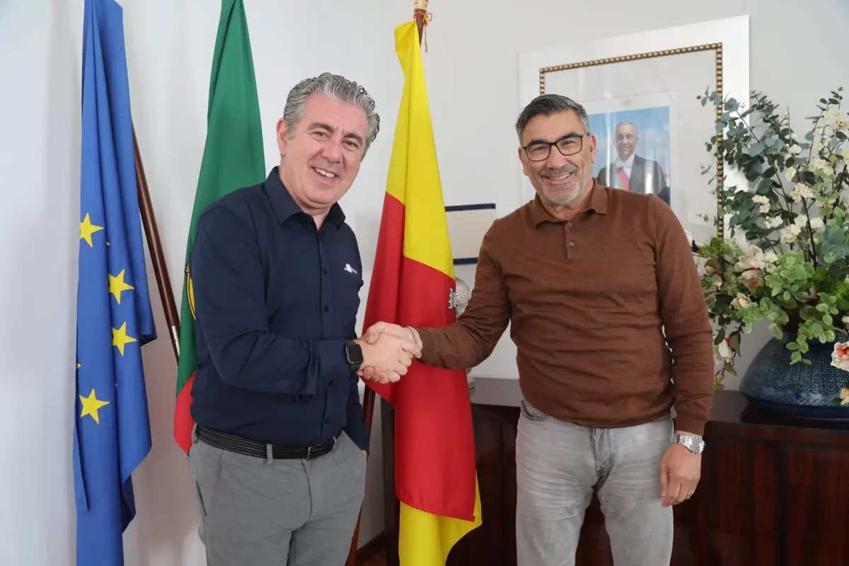 Imagem de contexto do artigo Manuel Sequeira substitui Chicharro na Câmara da Nazaré