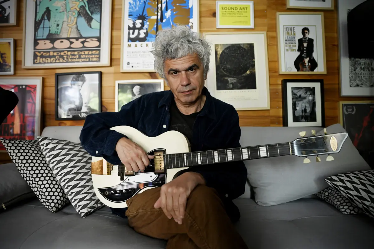 Consagrado com os Dead Combo, continua envolvido em diversos projetos. Dia 28, na Casa da Música, no Porto, dará a conhecer "Dissidente", álbum de estreia de Tó Trips & Fake Latinos