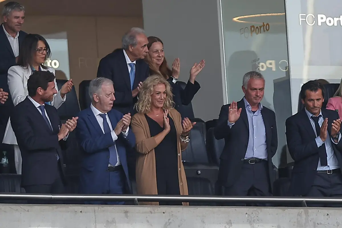 Mourinho está no Dragão a assistir ao F. C. Porto-Nacional
