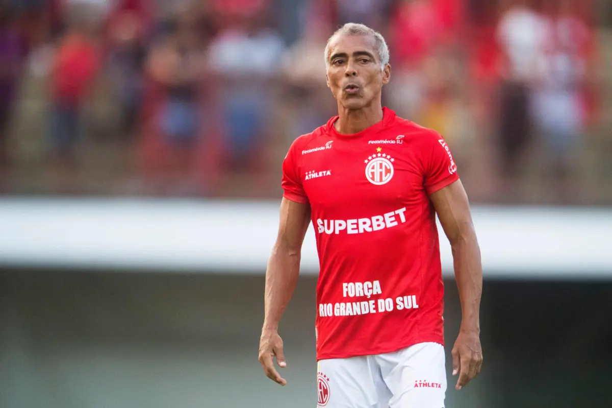 Romário voltou ao futebol profissional aos 58 anos
