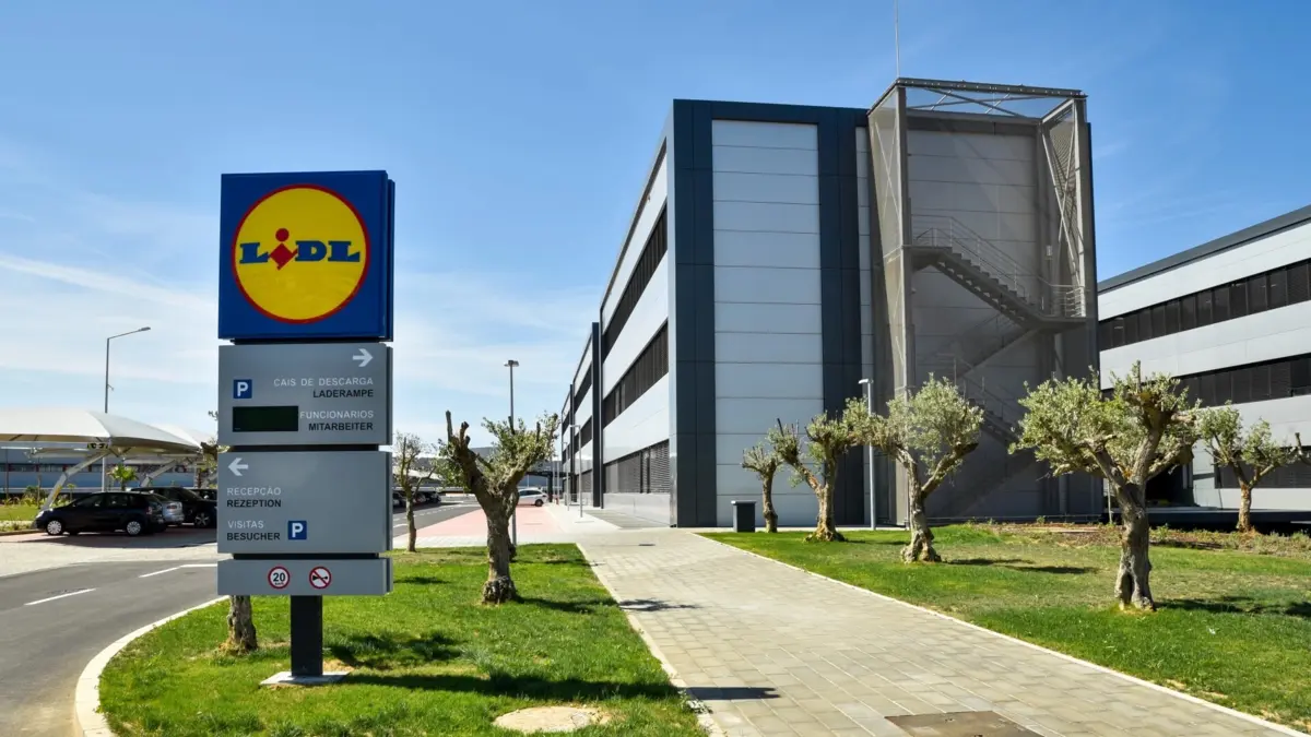 Lidl tem mais de oito mil colaboradores, distribuídos por mais de 280 lojas, sede (na foto) e quatro direções regionais e entrepostos
