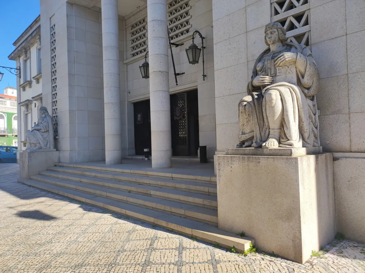 Imagem de contexto do artigo Traficantes da Amadora que abasteciam consumidores no Alentejo começaram a ser julgados