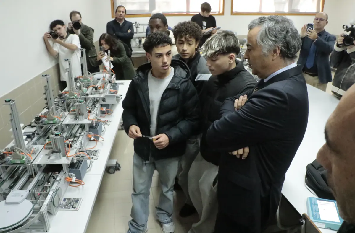 Fernando Alexandre inaugurou centro tecnológico numa escola de Gaia