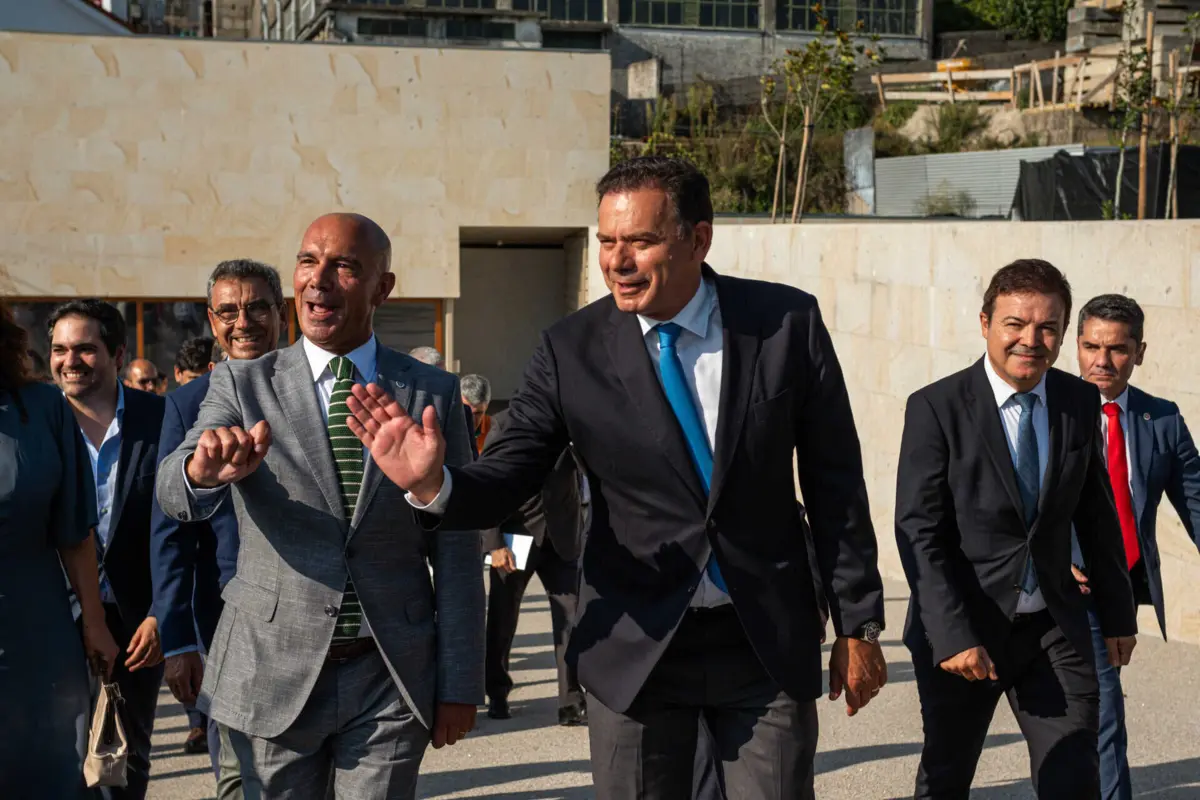 Luis Montenegro, primeiro-ministro, inaugurou o Ponto C, juntamente com Antonino de Sousa, presidente da Câmara de Penafiel