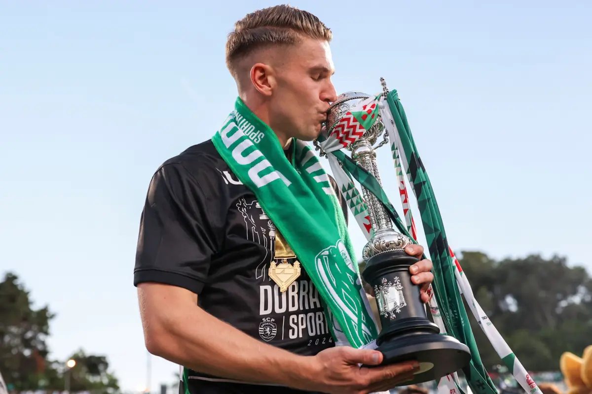 De Inglaterra chegam relatos de que o internacional sueco está disposto a tomar atitudes extremas