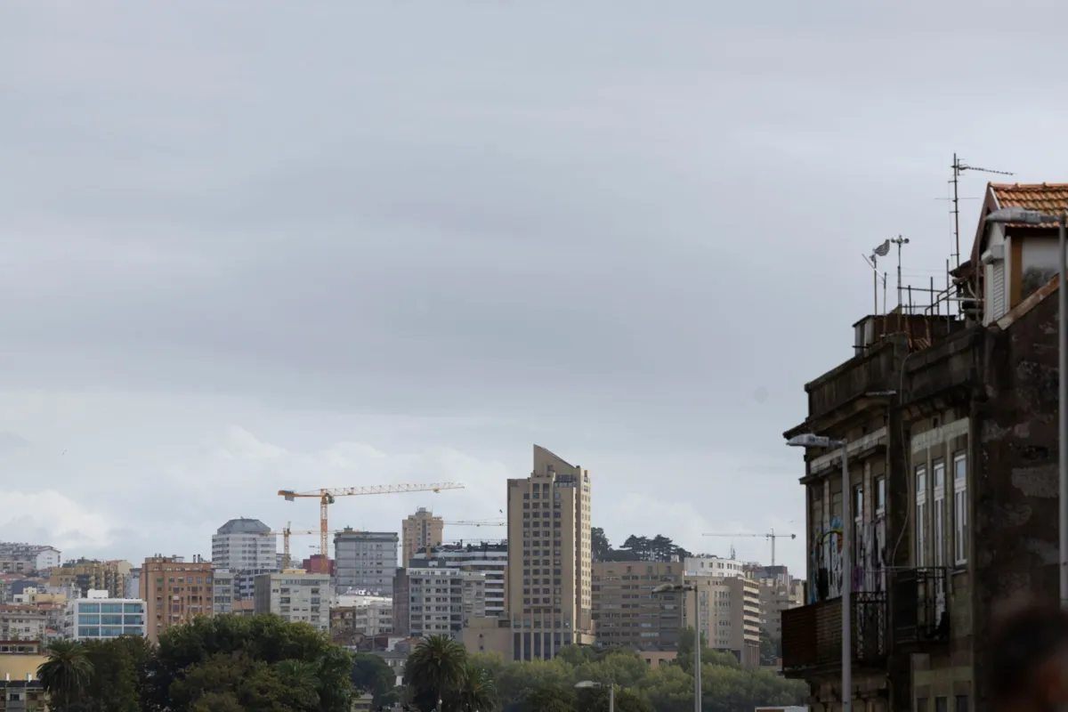 Parcela de terreno situa-se na Rua Direita do Viso, em Ramalde