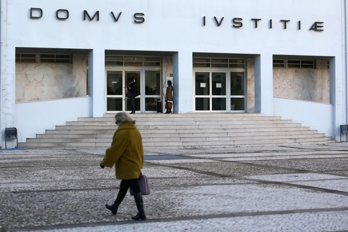 Julgamento decorre no Tribunal de Braga e o arguido remeteu-se ao silêncio